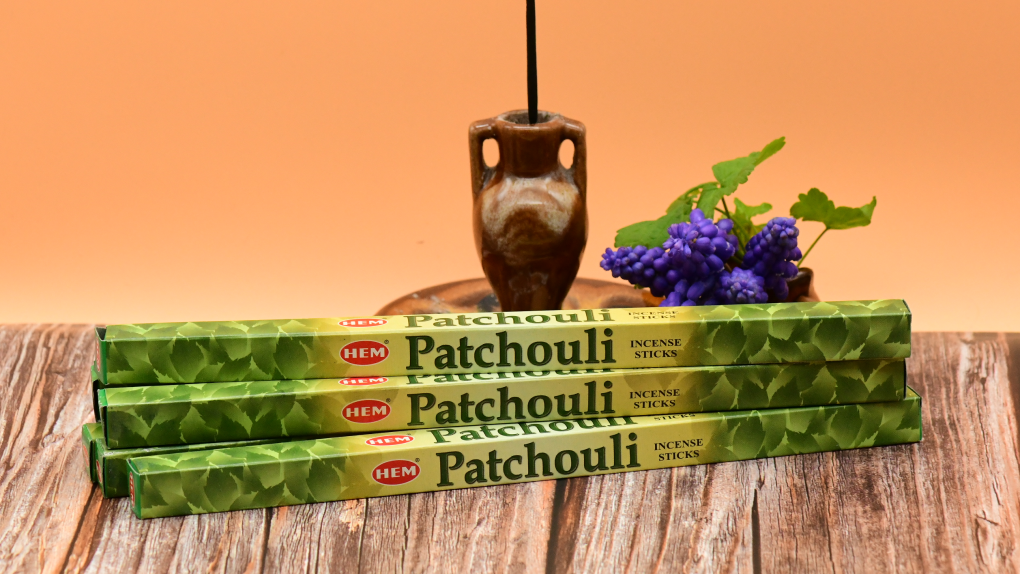 Patchouli Røgelsespind HEM. 100% naturlige ingredienser. Håndrullet i Indien.
